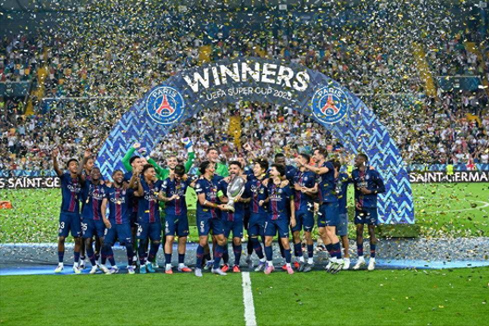 巴萨险胜热刺，阿扎尔扑点救主世界杯